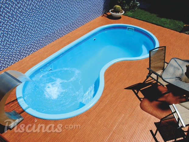 Piscinas com formatos diferenciados