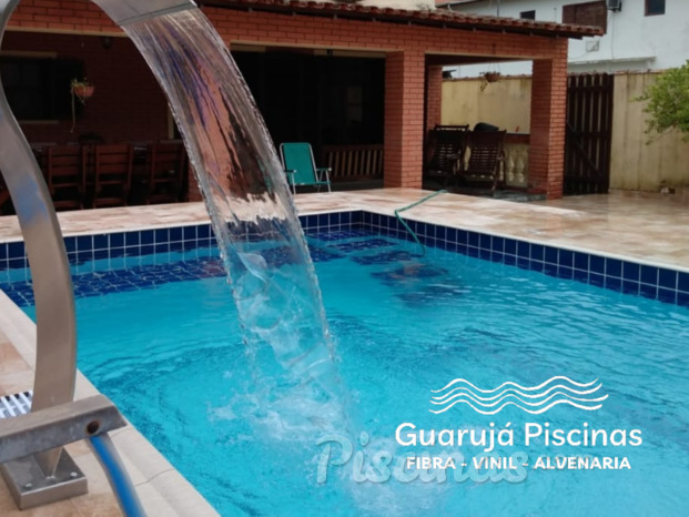 Piscina em Alvenaria com cascata modelo Naja em inox