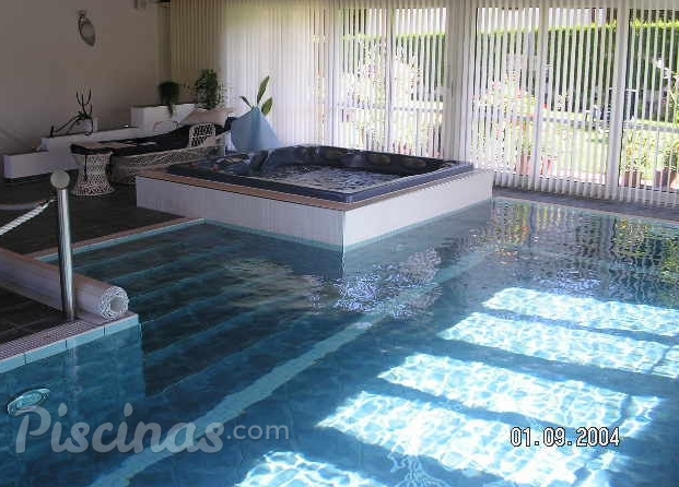 Piscina com Jacuzzi