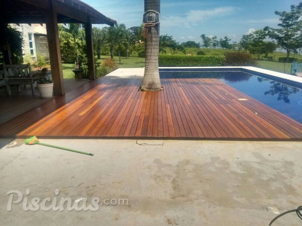 Piscina e deck