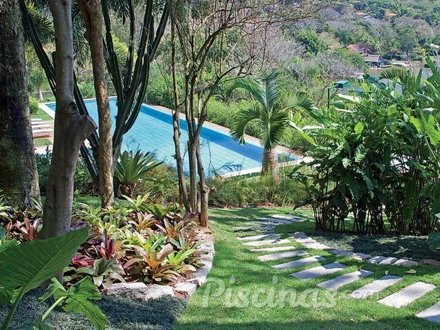 Piscina e jardim mantido por nossa equipe