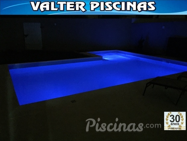 Piscina iluminada