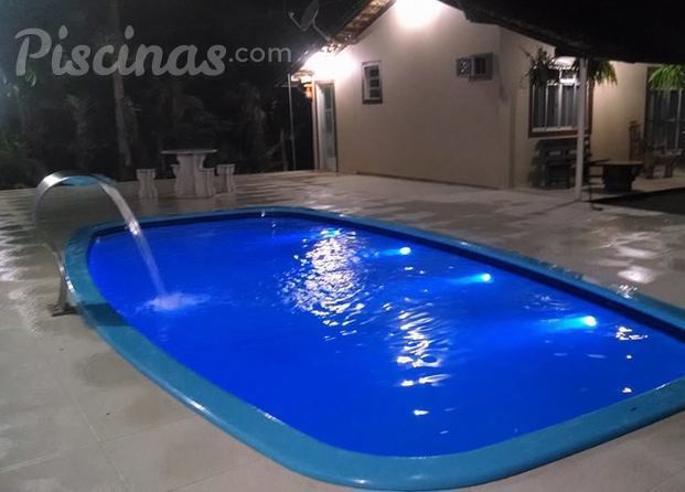 Piscina iluminada