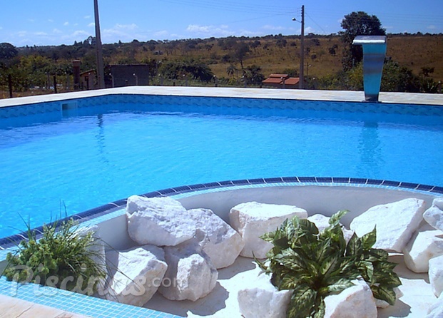 Piscina com cascata