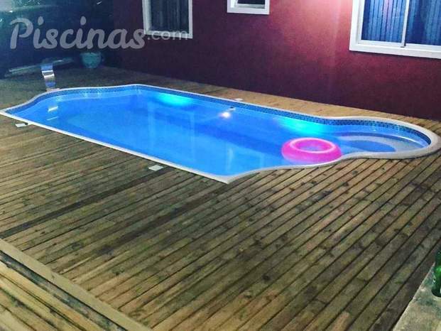 Piscina 6,5mx3,5mx1,4. Instalada c/ iluminação com entrada e saldo em até 10x sem nada de juros