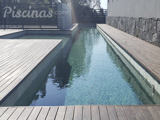 Piscina em hijau estilo raia