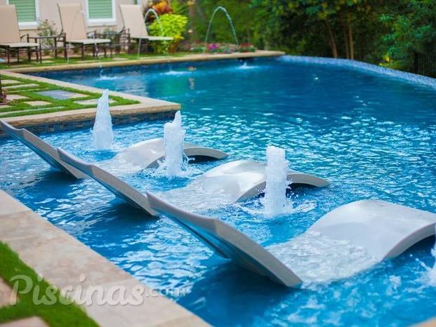 Piscinas em concreto, pastilhas ou vinil