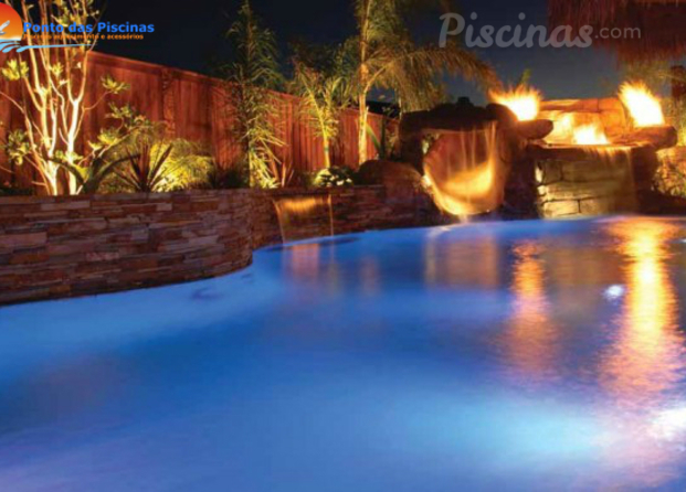 Piscina com led