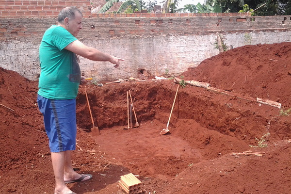 Para instalar a piscina no fundo do buraco precisa de contrapiso ou não?